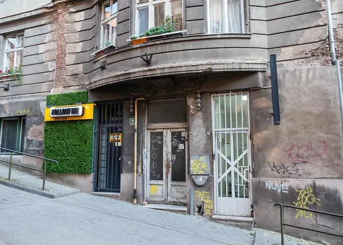 The Serene Oasis Red Apartament *